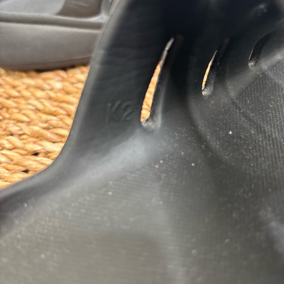 Ugg‎ Sport Yeah Slide Sandal in Black Kids Size 2. - Picture 7 of 7